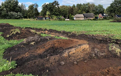 Loopgraven uit Tweede Wereldoorlog ontdekt bij opgravingen in weiland
